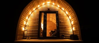 Cosy Cabin with Hot Tub in the Cornish Countryside
