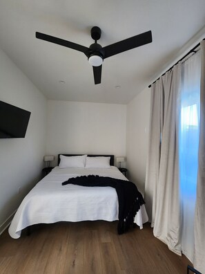 1 bedroom, desk, iron/ironing board, WiFi