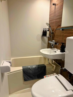 Free toiletries, hair dryer, bathrobes, slippers - COCOYO HOTEL Otsuka (Tokyo)