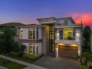 Exterior - The Wizarding Mansion | 8BR Estate with One-of-a-Kind Themed-Bedroom (Kissimmee)