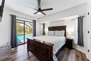 3 Schlafzimmer, Schreibtisch, Bügeleisen/Bügelbrett, Reisekinderbett