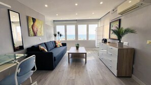 TV, books - Mshome Mediterranean Dream (Benalmadena Costa)