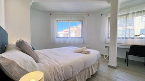 3 Schlafzimmer, Schreibtisch, Bügeleisen/Bügelbrett, Reisekinderbett