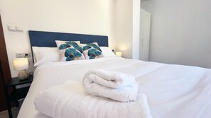 Desk, iron/ironing board, travel cot, free WiFi - Mshome The Terrace of Olletas (Malaga)