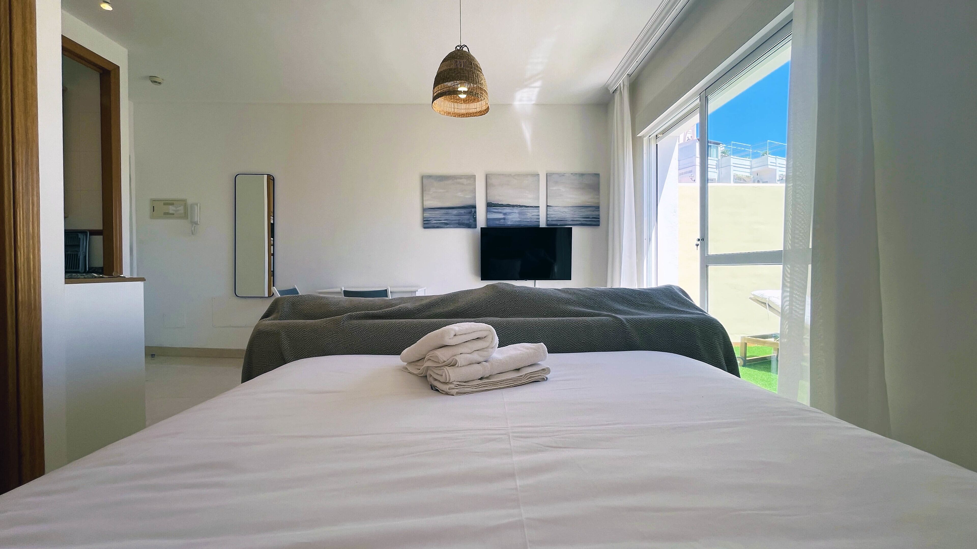 Bügeleisen/Bügelbrett, Reisekinderbett, kostenloses WLAN, Bettwäsche