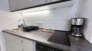 Fridge, microwave, stovetop, coffee/tea maker - Mshome Alcazaba Dreams (Malaga)