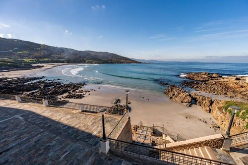 Fee4Me Front line beach flat in Caión