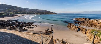 Fee4Me Front line beach flat in Caión