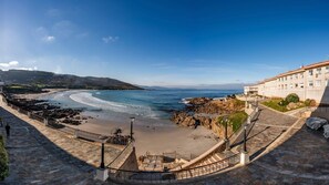 On the beach - Fee4Me Front line beach flat in Caión (A Laracha)