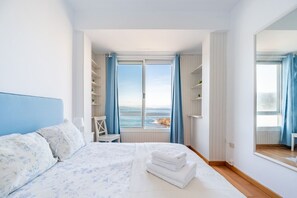3 bedrooms, iron/ironing board, free WiFi, bed sheets - Fee4Me Front line beach flat in Caión (A Laracha)