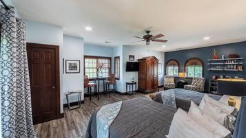 4 bedrooms, desk, iron/ironing board, free WiFi