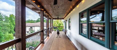 تناول الطعام بالخارج