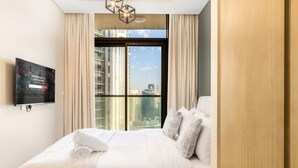 Unclassified image, 4 of 28, button - 2BR Near Downtown w Balcony Pool Canal Views (Dubai)