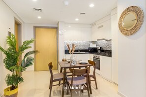 Apartment | 2 bedrooms - 2BR Near Downtown w Balcony Pool Canal Views (Dubai)