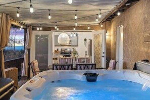 Indoor spa tub