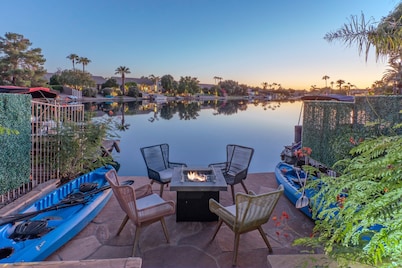 Peaceful Lakeside Setting w/4 Kayaks, Pvt Htd Pool, Game Room, Near Golf & Hiking/Biking Trails
