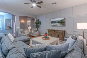 Smart TV, video games, foosball - Peaceful Lakeside Setting w/4 Kayaks, Pvt Htd Pool, Game Room, Near Golf & Hiking/Biking Trails (Chandler)