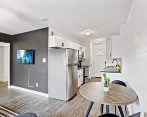 Refrigerador, microondas, horno, placa de cocina