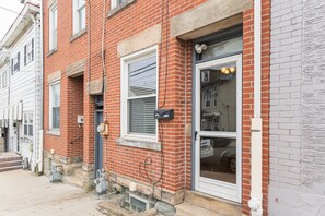 Exterior detail - Two townhomes in Pittsburgh's Lawrenceville. King beds. Restaurants. (Pittsburgh)