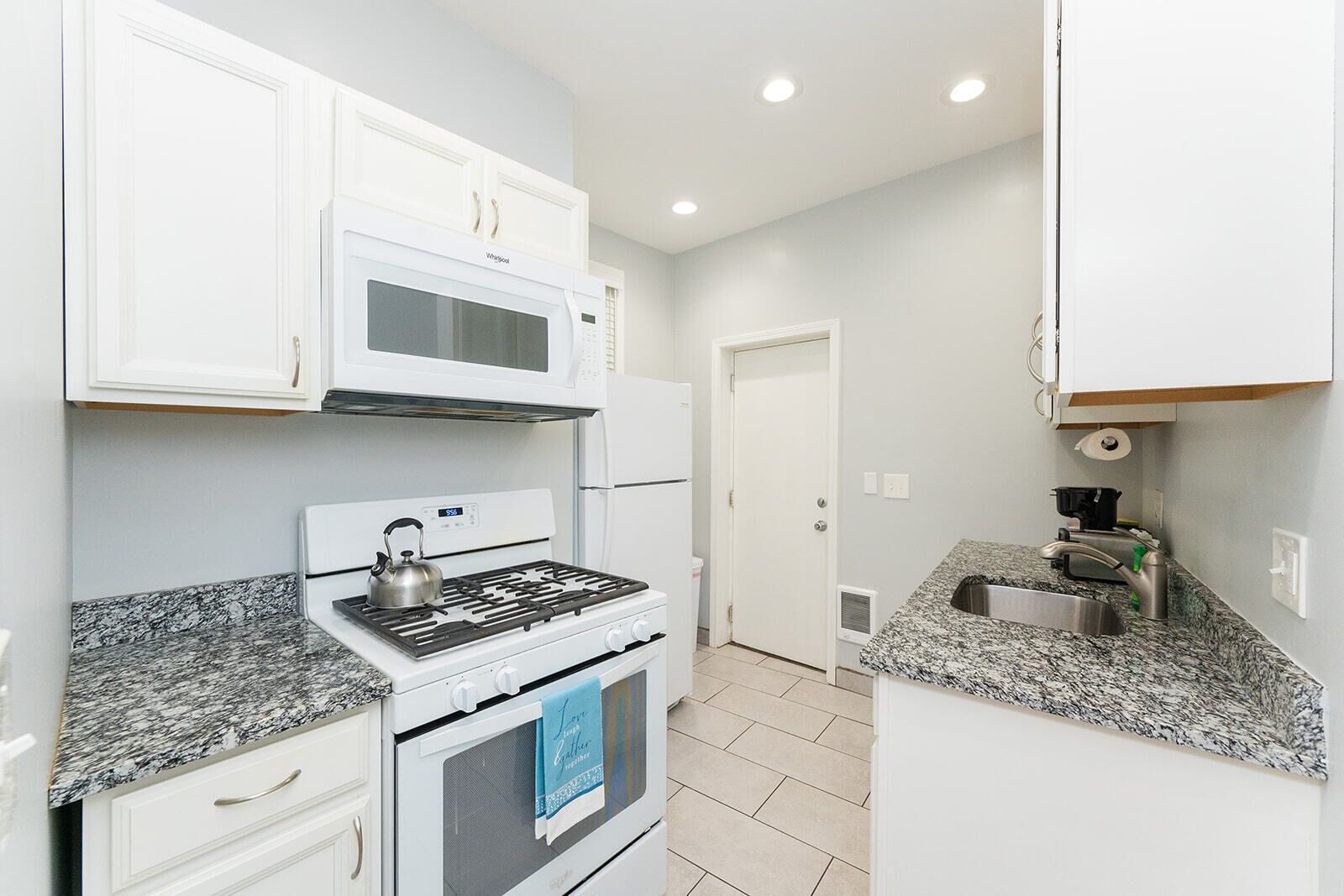 雪櫃、微波爐、焗爐、爐具