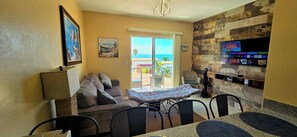 Smart TV - Relaxing, Beach Front Escape
EV Charger Level 2 on-site ⚡️(power outlet only) (Plaza del Mar)