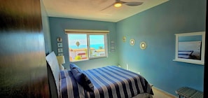 1 bedroom, free WiFi, bed sheets - Relaxing, Beach Front Escape 
EV Charger Level 2 on-site ⚡️(power outlet only) (Plaza del Mar)