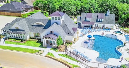 Modernized 4 BR Farmhouse. Close proximity to I-35. Only 20 minutes to OKC.