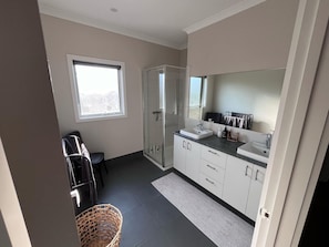 Bathroom - 14 Banksia Parade, Mallacoota (Mallacoota)