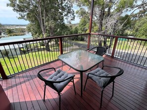 Outdoor dining - 14 Banksia Parade, Mallacoota (Mallacoota)