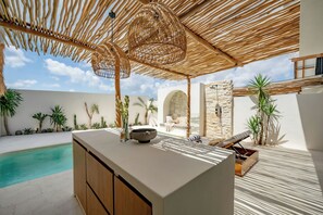 Vila, pemandangan kolam renang, lantai mezzanine | Makan di kamar