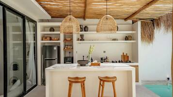 Villa - utsikt mot poolen - mezzanine | Eget kök