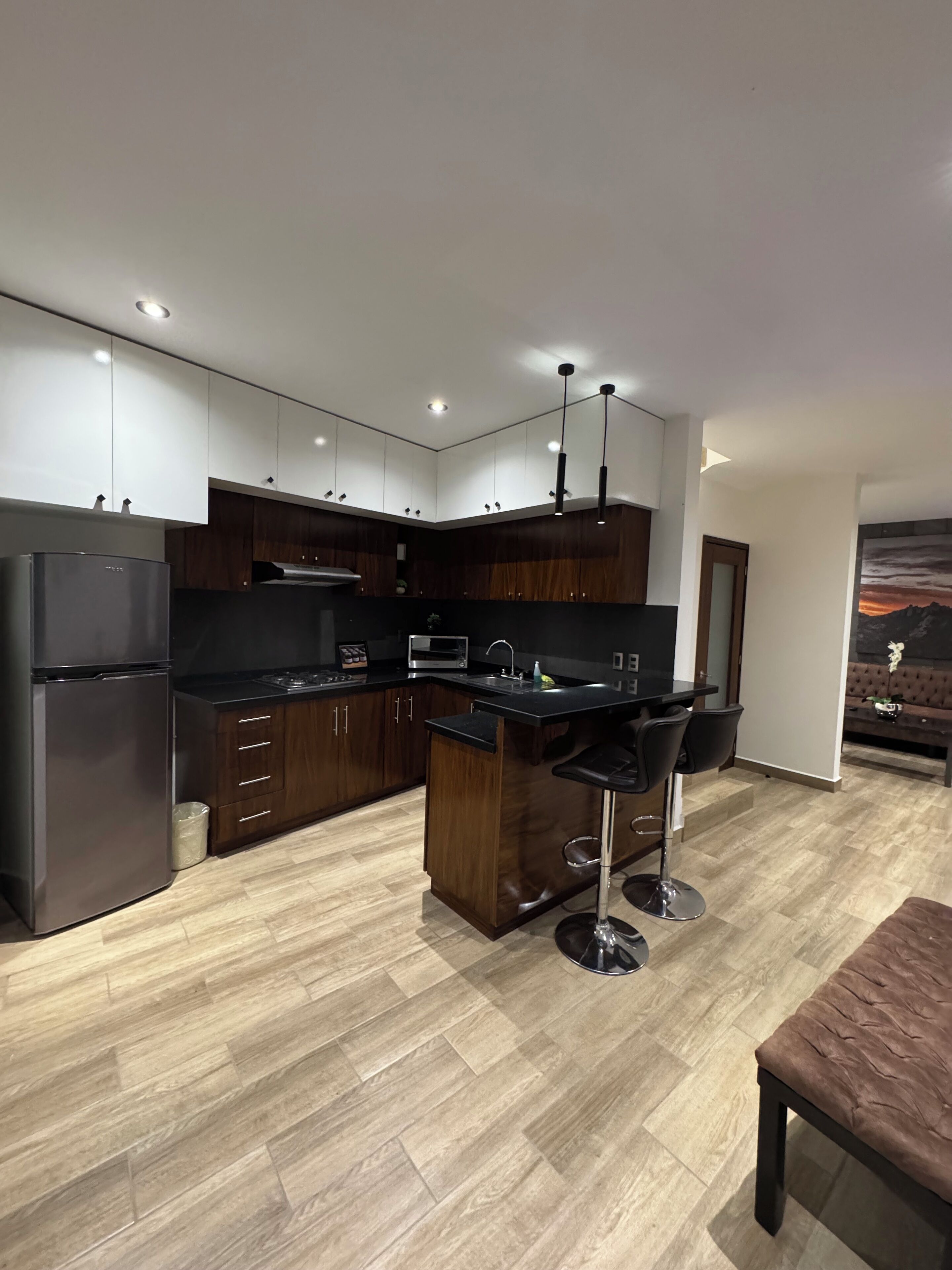 Deluxe House | Private kitchen | Microwave, cookware/dishes/utensils