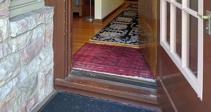 Historic 3bd/2ba home in State College-Walk everywhere WiFi “Lucky Rabbit Lodge”