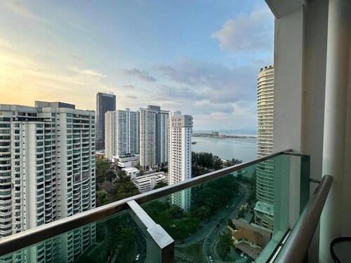 Mansion one Gurney Bay at George Town walk by to Gleneagles

