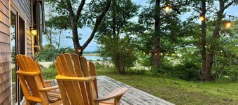 Charming 2-bedroom cottage with barrel sauna and river view