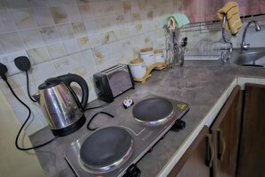Refrigerador, microondas, parrilla de estufa y tostadora 