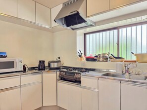 Fridge, microwave, stovetop, cookware/dishes/utensils