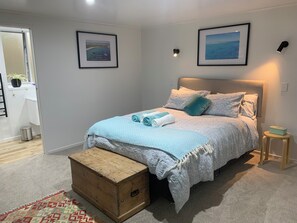 4 bedrooms, iron/ironing board, WiFi, bed sheets - Modern apartment nestled next to native bush close to hospital and town (Whangārei)