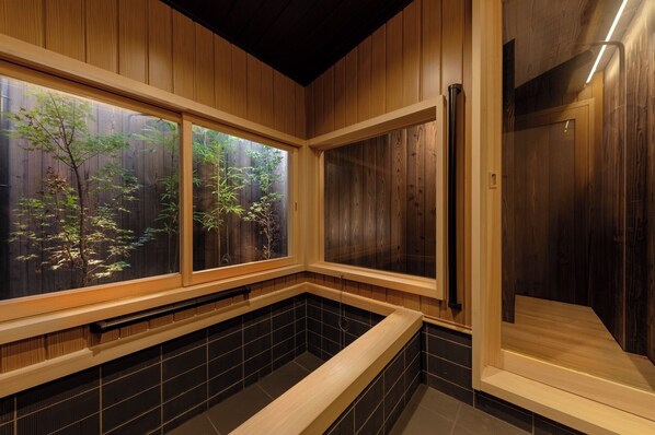 Sauna - A Kyoto townhouse with a semiopenair bath and ga / Kyoto Kyōto (Kyoto)