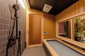Hair dryer, towels - A Kyoto townhouse with a semiopenair bath and ga / Kyoto Kyōto (Kyoto)