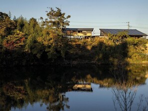 Exterior - A 1LDK rental villa with a boatlike appearance overlooking the Isumi River / Isumi Chiba (Isumi)