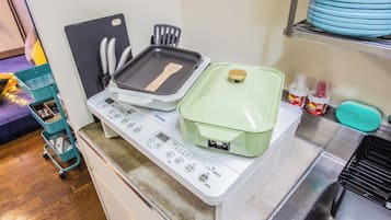 Fridge, microwave, stovetop, cookware/dishes/utensils