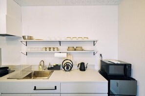 Fridge, microwave, stovetop, cookware/dishes/utensils