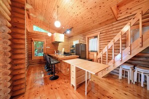 Fridge, microwave, stovetop, cookware/dishes/utensils - Atami Shizenkyo Villa Area Log house located at / Atami Shizuoka (Atami)