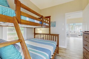 2 bedrooms, iron/ironing board, Internet, bed sheets