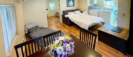 小屋 | 起居区 | 电脑显示器