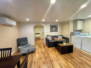 Cabin | Living area - Sunnyvale Cabin (Sunnyvale)