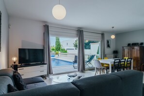 TV - WELCS CASA 185 EMP con piscina privada (Empuriabrava)