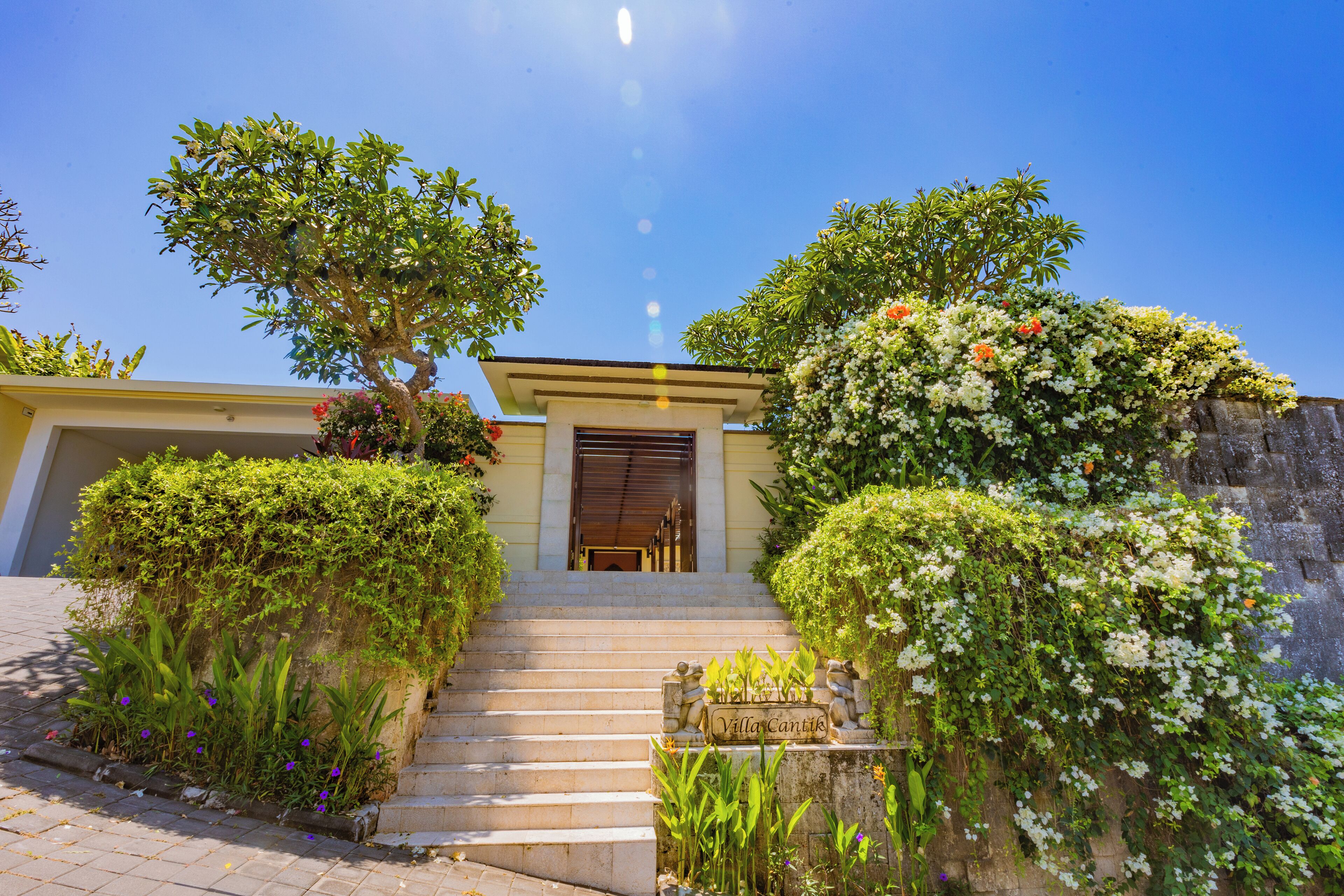 Fachada de la propiedad