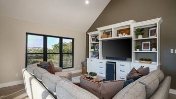 Smart-TV og stereoanlegg